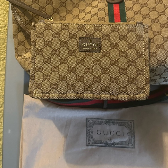 Gucci Beige Monogram Pouch with Green and Red Accents - Picture 3 of 7